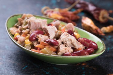 skyline van atlanta (Georgia)ton balıklı salata sebze ile