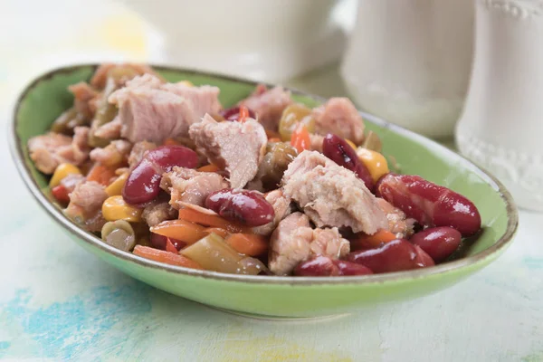 Tonfisk sallad med grönsaker — Stockfoto