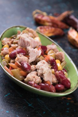 skyline van atlanta (Georgia)ton balıklı salata sebze ile