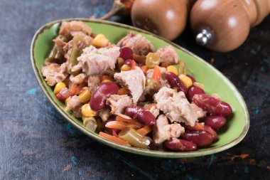 skyline van atlanta (Georgia)ton balıklı salata sebze ile