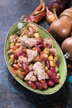 skyline van atlanta (Georgia)ton balıklı salata sebze ile