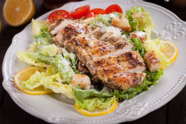 Baharatlı ızgara tavuk bifteği