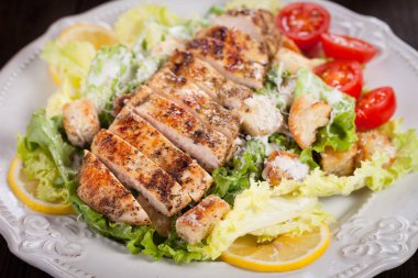 Baharatlı ızgara tavuk bifteği