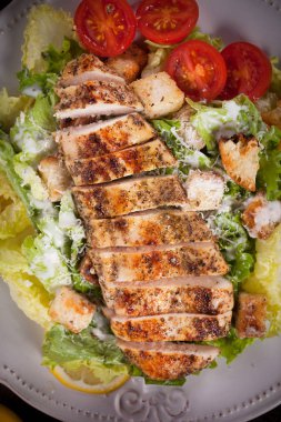 Baharatlı ızgara tavuk bifteği