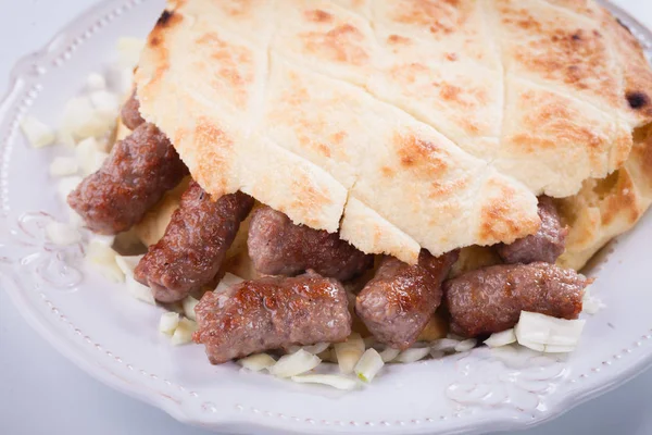 Bosna cevapcici, kıymalı et kebabı — Stok fotoğraf