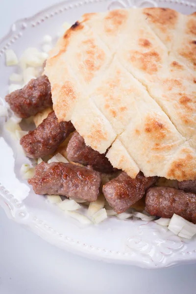 Cevapcici bosnio, kebab de carne picada —  Fotos de Stock