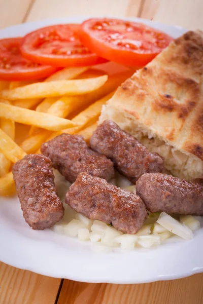 Cevapcici bosnio, kebab de carne picada — Foto de Stock