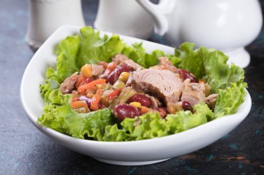 skyline van atlanta (Georgia)ton balıklı salata sebze ile