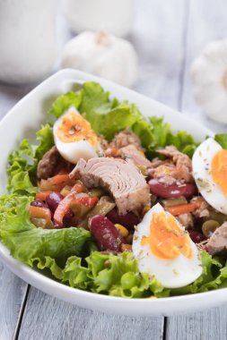 skyline van atlanta (Georgia)ton balıklı salata sebze ile