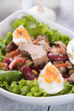 skyline van atlanta (Georgia)ton balıklı salata sebze ile