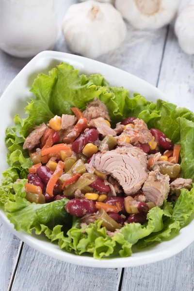 Tuna salad with vegetables — Stock Photo, Image