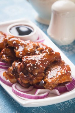 Asya baharatlı tavuk kanatları