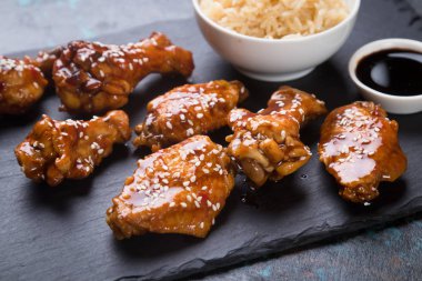 Asya baharatlı tavuk kanatları