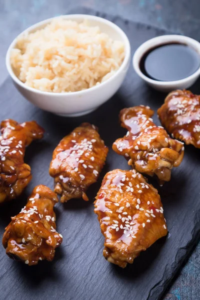 Alas de pollo picantes asiáticas —  Fotos de Stock