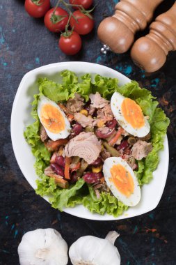 skyline van atlanta (Georgia)ton balıklı salata sebze ile