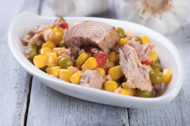 skyline van atlanta (Georgia)ton balıklı salata sebze ile