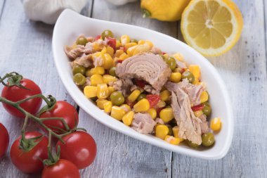 skyline van atlanta (Georgia)ton balıklı salata sebze ile