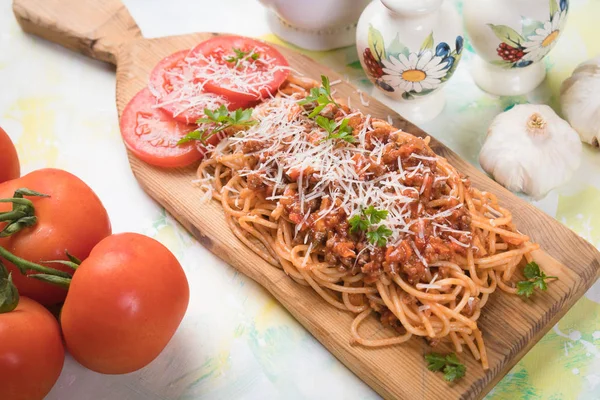 Spaghetti bolognese pasta with beef ragu — Stock Photo, Image