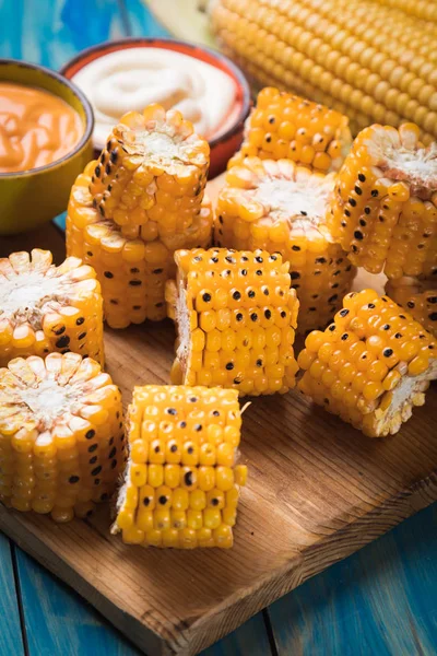 Grilled sweet corn slices — 스톡 사진