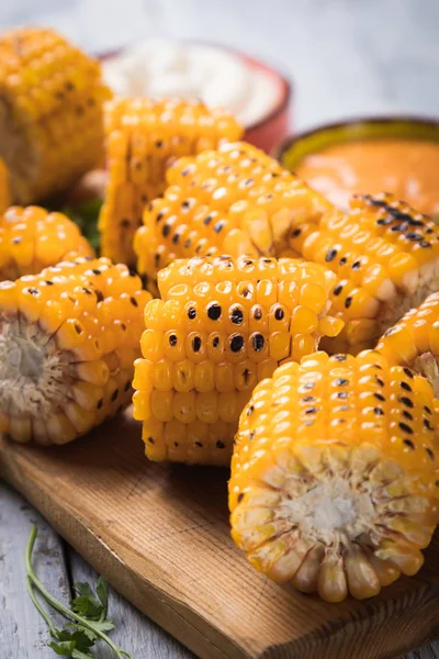 Kawałki kukurydzy z grilla — Zdjęcie stockowe