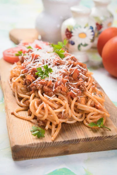 Spaghetti Bolognese mit Rinderragu — Stockfoto