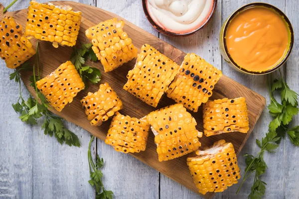 Rebanadas de maíz dulce a la parrilla — Foto de Stock