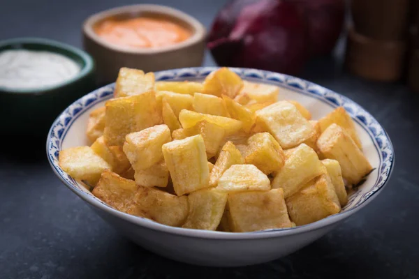 Patatas braas, іспанська смажена картопля — стокове фото