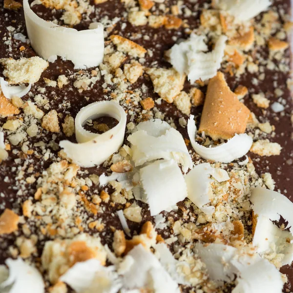 Dekorierter Kuchen auf dem Tisch Stockfoto