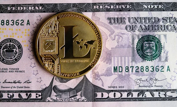 Litecoin στο χαρτονόμισμα των πέντε δολαρίων. — Φωτογραφία Αρχείου