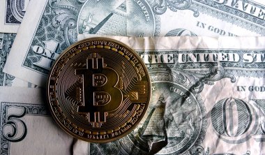 Bitcoin kırılmış Doları banknot üzerinde 
