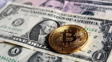 Bitcoin Doları banknot üzerinde.