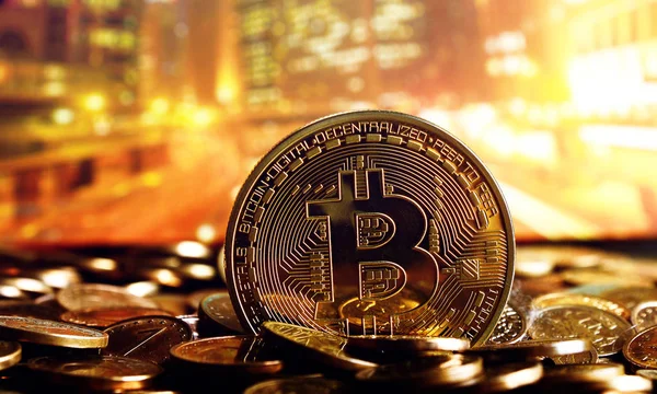 Bitcoin su sfondo colorato — Foto Stock