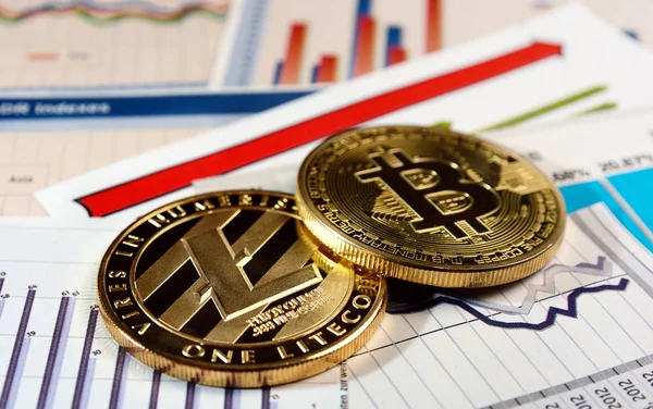 Bitcoin と上昇グラフ litecoin ストック写真