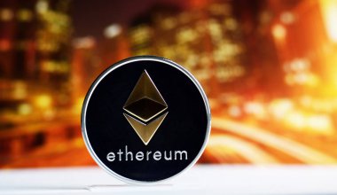 ethereum sikke renkli arka plan üzerinde