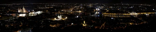 Prag panorama görünümünü gece