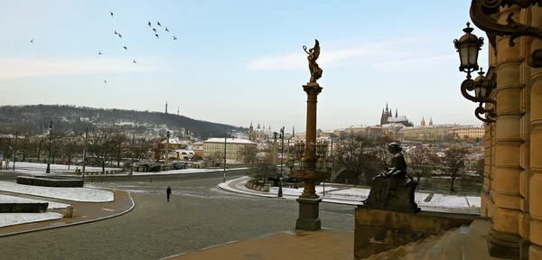 Sabah, Prag köprüler. Kış Prag.