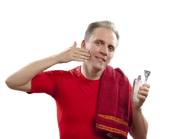 Han rakar sig med rakhyveln. — Stockfoto