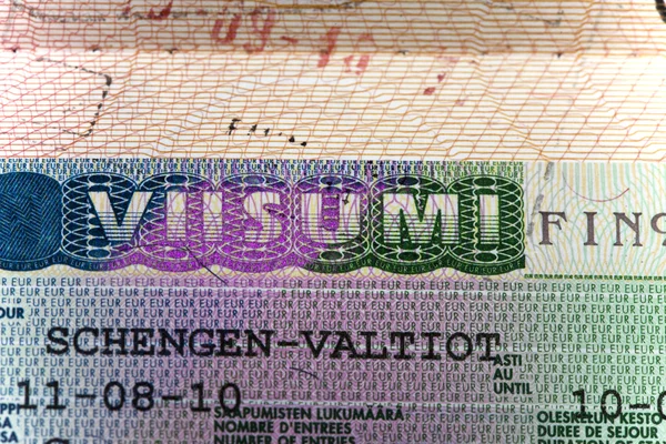 Шенгенская виза Финляндии на странице паспорта, закрыть — стоковое фото