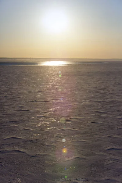 Viken yta täckt med is — Stockfoto