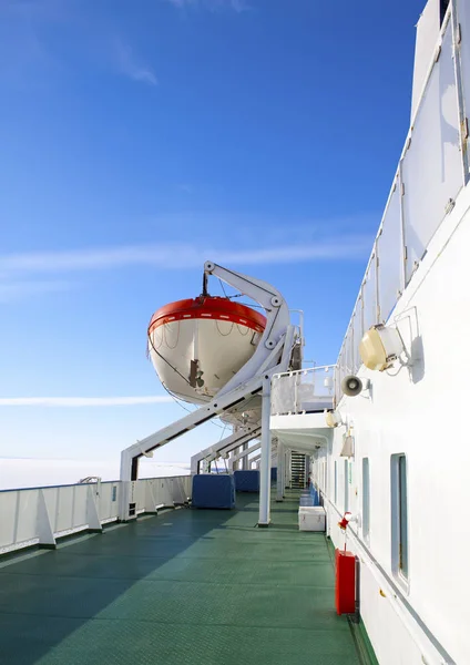 Gulf of Finland covered with ice oand a lifeboat from a vessel in the foreground. Russia — Stock Photo, Image