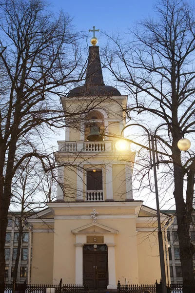 Campanario de la Iglesia de la Santísima Trinidad, Helsinki. Fue construido en el estilo neoclásico en 1826 —  Fotos de Stock