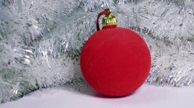 Kırmızı yeni yıl top