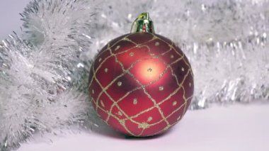 Kırmızı yeni yıl top