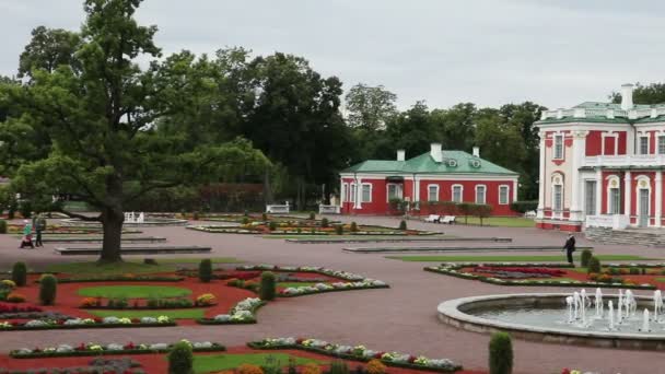 Palast kadriorg im kadriorg park in tallinn, estland. — Stockvideo