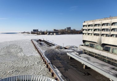 Bina, deniz istasyonu (Sea Port) Harbor üzerinde 16 Mart 2013 yılında St. Petersburg, Rusya Federasyonu.