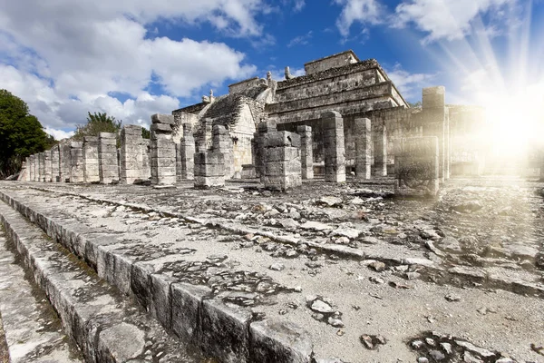 Halle der tausend Säulen - Säulen in chichen itza, Mexiko — Stockfoto