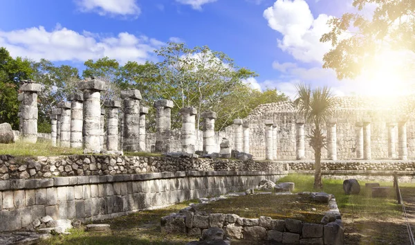 Síň tisíce sloupů - sloupce v Chichén Itzá, Mexiko — Stock fotografie