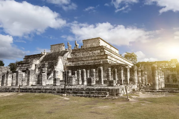 Síň tisíce sloupů - sloupce v Chichén Itzá, Mexiko — Stock fotografie