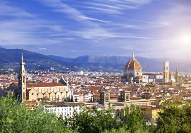İtalya. Florence. Şehir görüntüsü üstte ve katedral Santa Maria del Fiore