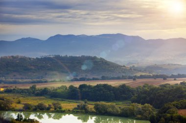 İtalya. Yeşil alanlar ve dağlar